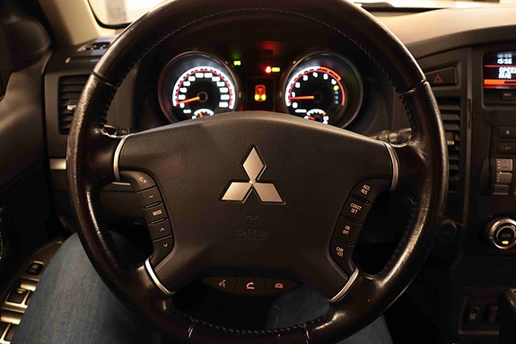 Mitsubishi Pajero 22 of 30