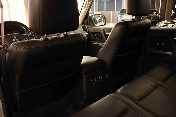 Mitsubishi Pajero 15 of 30