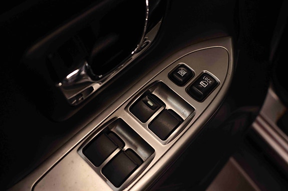 Mitsubishi Pajero 12 of 30