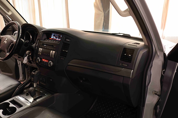 Mitsubishi Pajero 19 of 30