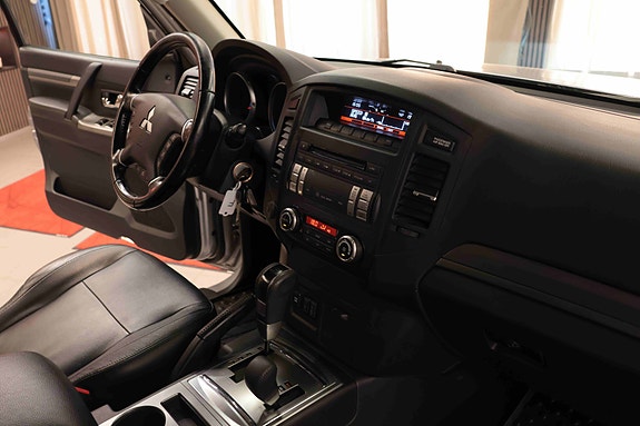 Mitsubishi Pajero 21 of 30