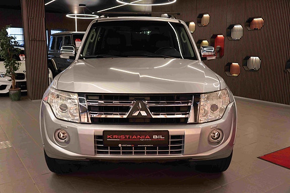 Mitsubishi Pajero 4 of 30