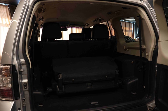 Mitsubishi Pajero 8 of 30