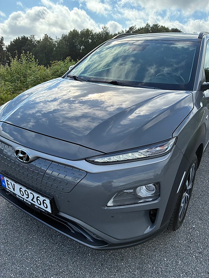 Hyundai Kona 2 of 5