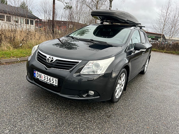 Toyota Avensis 2 of 5