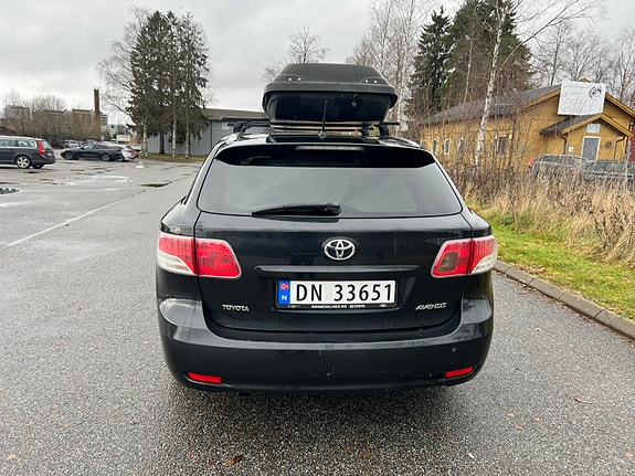 Toyota Avensis 5 of 5