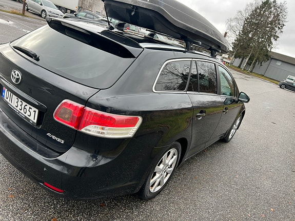 Toyota Avensis 4 of 5