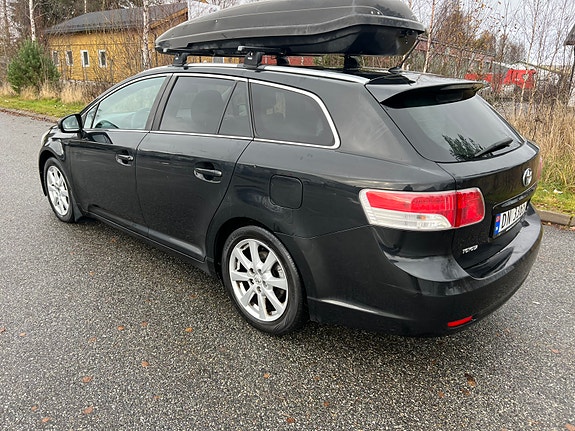 Toyota Avensis 3 of 5