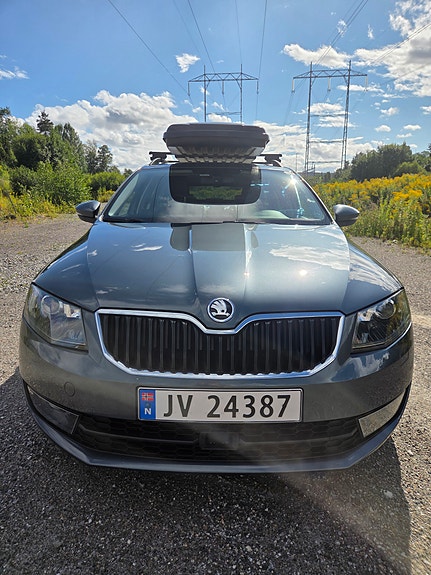Skoda Octavia 2 of 5