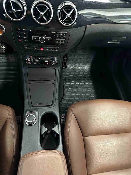 Mercedes-Benz B180 24 of 30