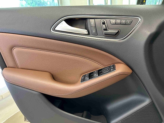 Mercedes-Benz B180 26 of 30
