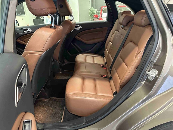 Mercedes-Benz B180 14 of 30