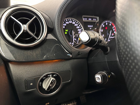 Mercedes-Benz B180 27 of 30