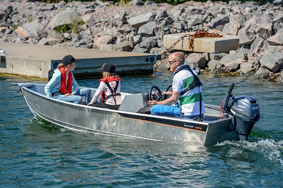 Buster Mini Sport med Yamaha 9,9 hk - liten, sporty og svært lett 2 of 5
