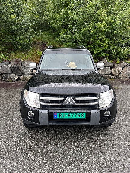 Mitsubishi Pajero 3 of 6