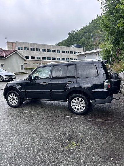 Mitsubishi Pajero 5 of 6
