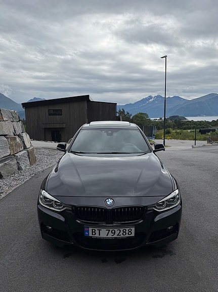 BMW 330e 4 of 5