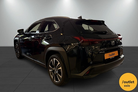 Lexus UX250h 3 of 5