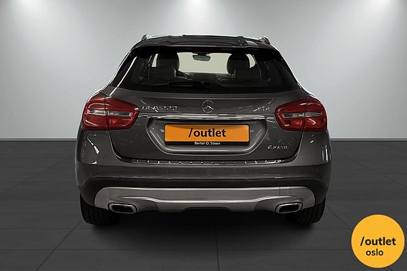 Mercedes-Benz GLA220 4 of 5