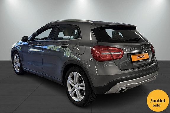 Mercedes-Benz GLA220 3 of 5