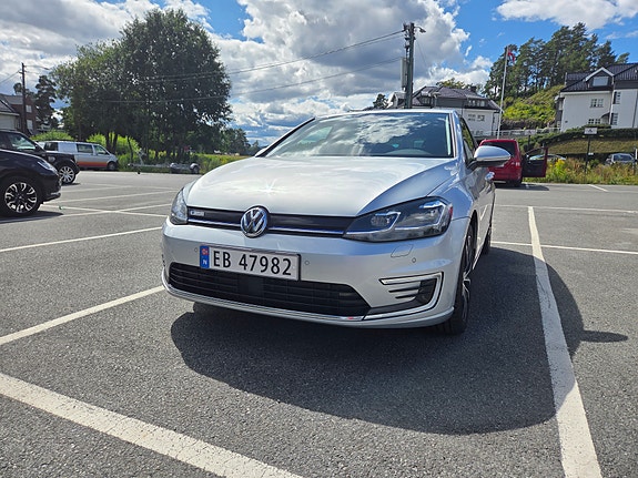 Volkswagen e-Golf VII 3 of 5