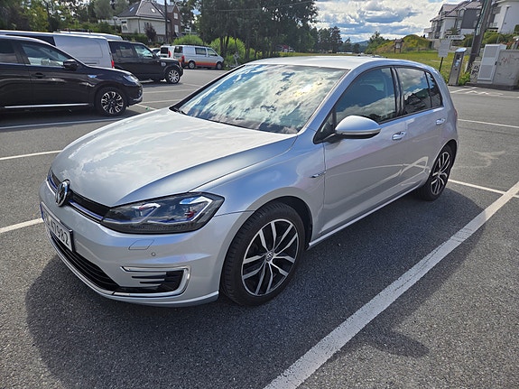 Volkswagen e-Golf VII 2 of 5
