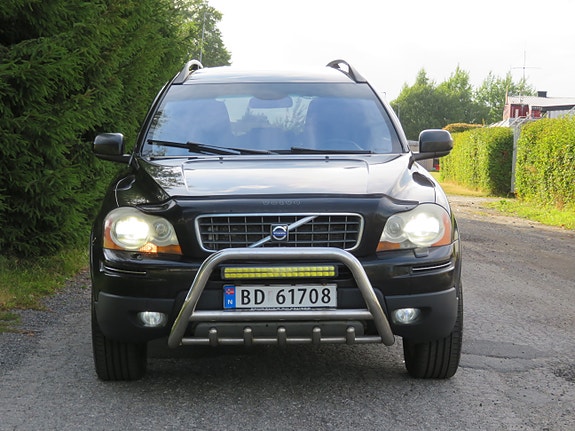 Volvo XC90 2 of 5
