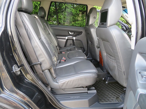 Volvo XC90 20 of 30