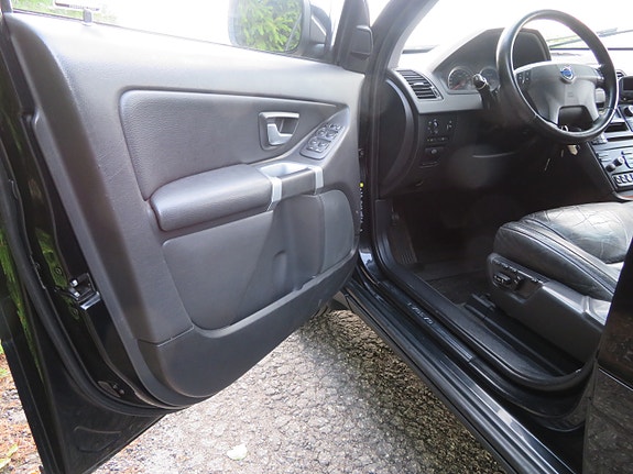 Volvo XC90 27 of 30