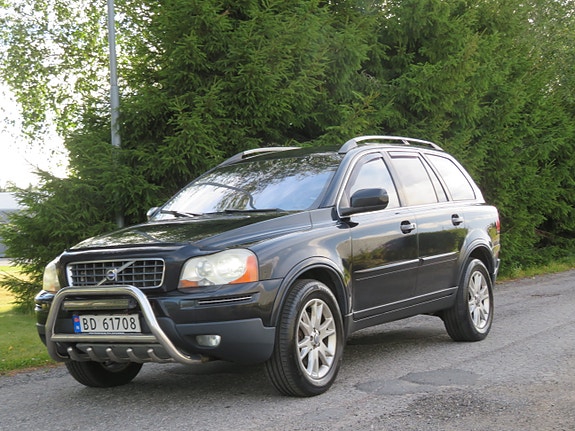 Volvo XC90 3 of 5
