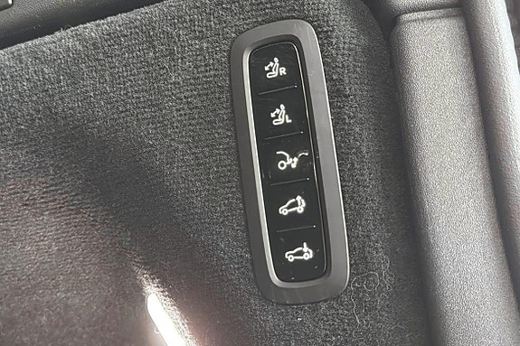 Volvo EX90 17 of 22