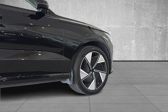 Volvo EX90 15 of 22