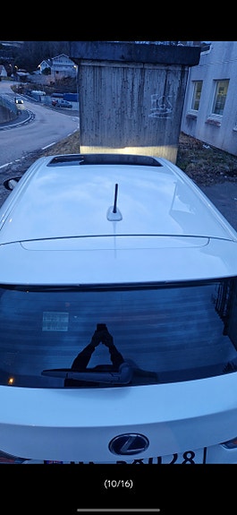 Lexus CT200h 2 of 5