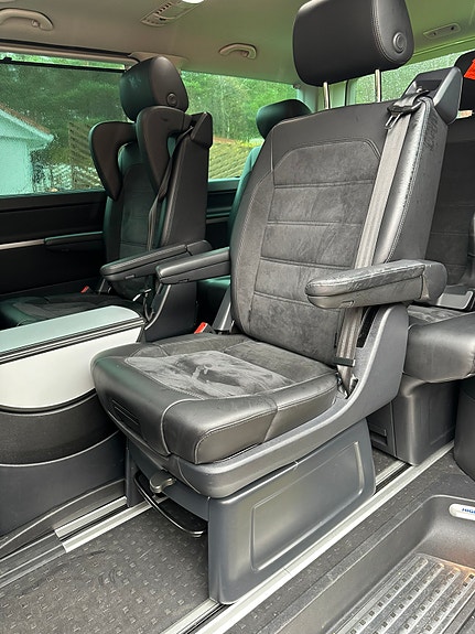 Volkswagen Multivan 8 of 8
