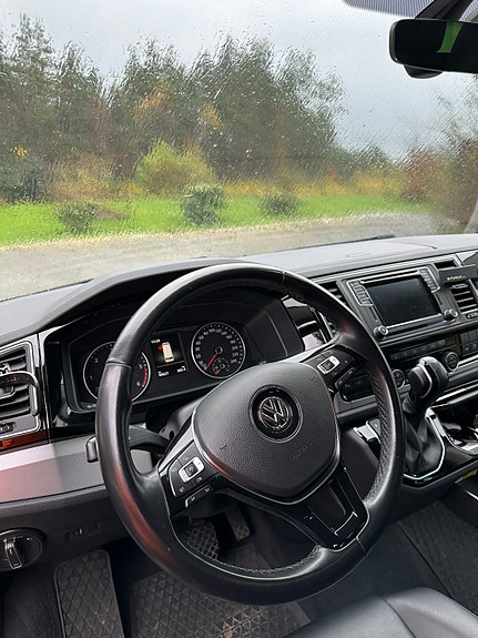 Volkswagen Multivan 7 of 8