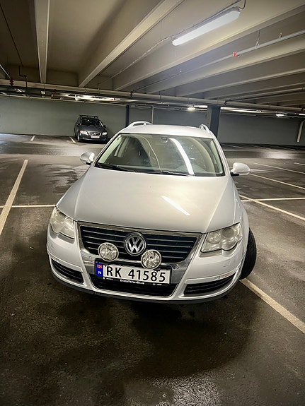 Volkswagen Passat 2 of 5