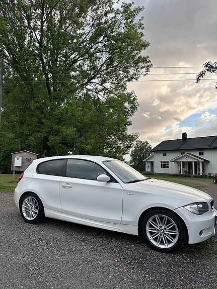 BMW 118d 4 of 5