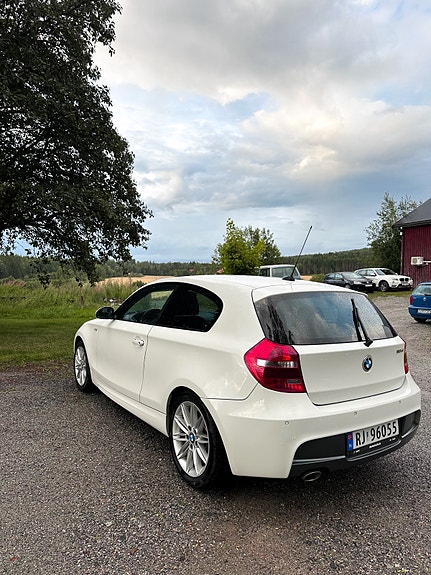BMW 118d 3 of 5