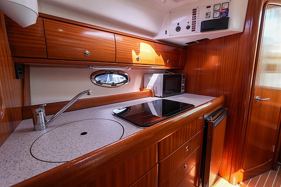 Godt kjøp! Bavaria 32 Sport med 2 x Volvo Penta KAD32. Kun 1050 timer 20 of 28