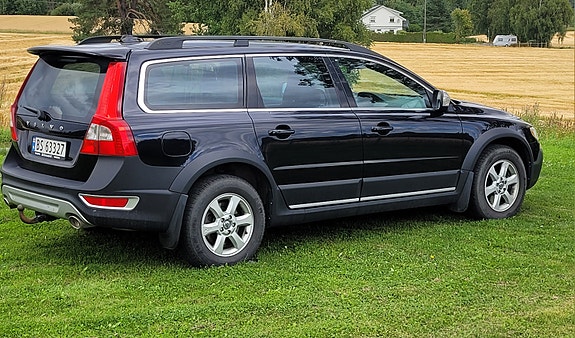 Volvo XC70 2 of 5