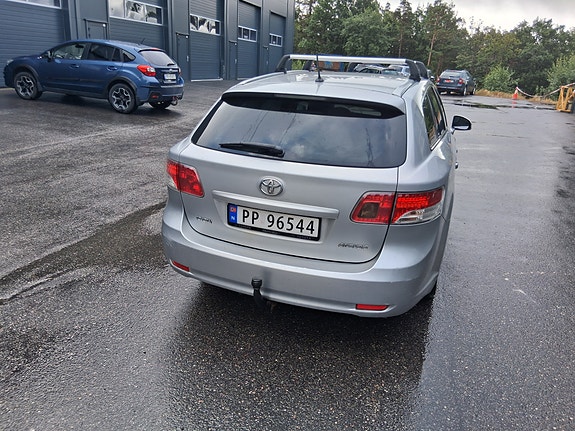 Toyota Avensis 5 of 5