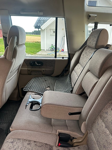 Land Rover Discovery 17 of 26