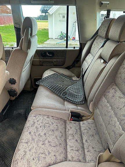 Land Rover Discovery 16 of 26