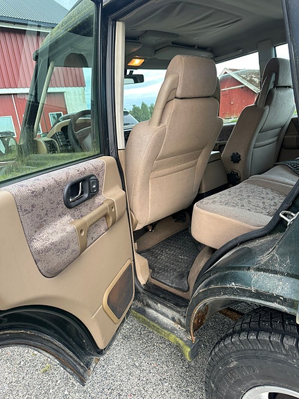 Land Rover Discovery 15 of 26
