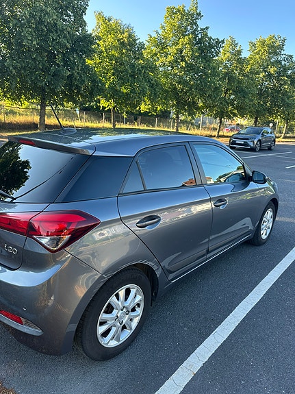 Hyundai i20 3 of 5