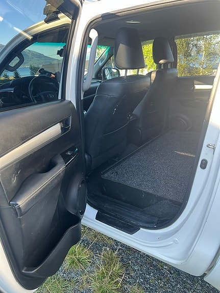 Toyota HiLux 4 of 5