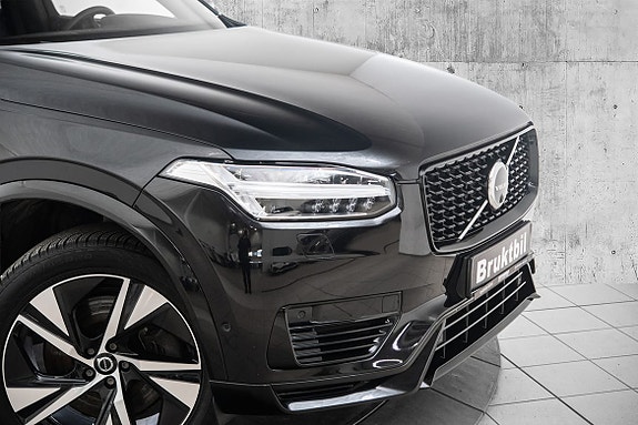 Volvo XC90 2 of 5