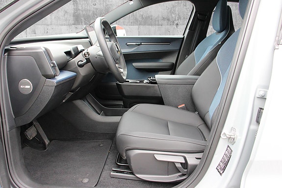 Volvo EX30 11 of 30