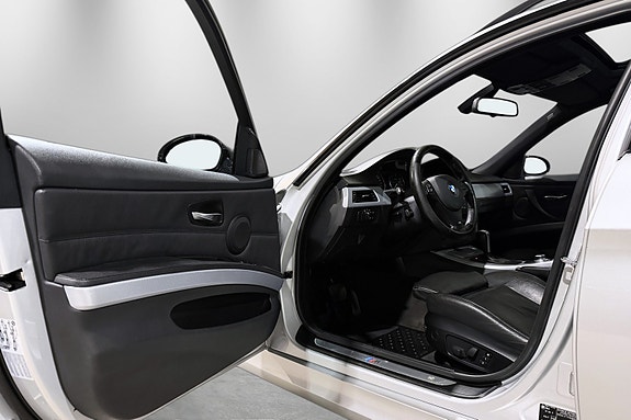 BMW 330xd 16 of 30
