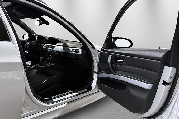 BMW 330xd 28 of 30